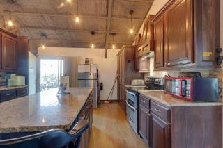 1/2 Mi to Lake Tenkiller Condo w/ Shared Game Room - 3
