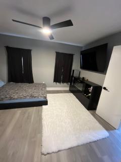 Modern Indianapolis Retreat close to downtown - 5