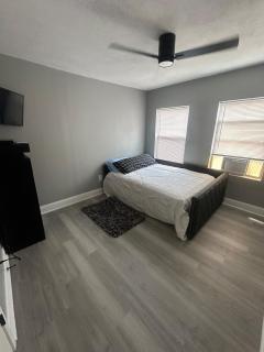 Modern Indianapolis Retreat close to downtown - 4