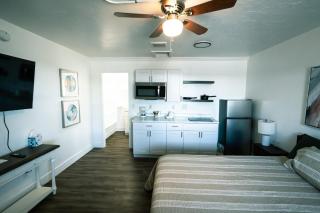 Yellowstone Motel - 6