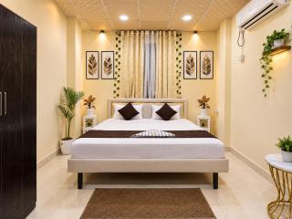 Lavish Abode Golden & White - 0