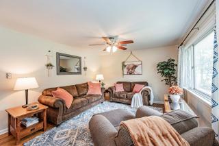 Kelly's Comfortable Quinton Home - 6