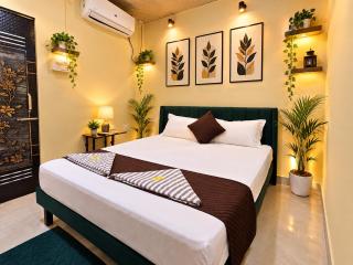 Lavish Abode Green & Black Suite - 6