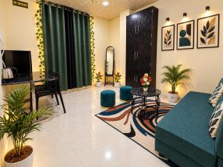 Lavish Abode Green & Black Suite - 5