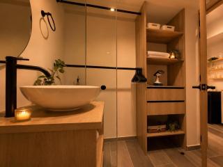 Private Studio Apartment with AC and WiFi - 4