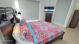 Modern and newly renovated condo - 5