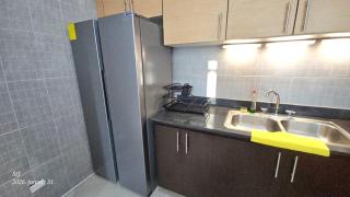 Modern and newly renovated condo - 1