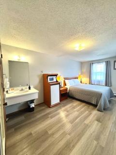 Route 81 Lodge Unit 4 - 5