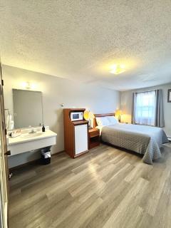 Route 81 Lodge Unit 4 - 3