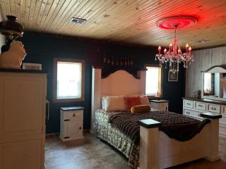 The Killabrew Cabin Hot Tub Country Escape - 2