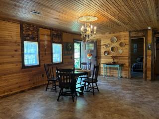 The Killabrew Cabin Hot Tub Country Escape - 1