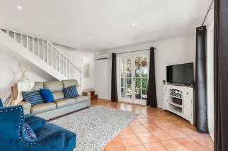 Pet Friendly Family Home In Brisbane - Relocations and Family Stays - Fast Internet - Parking - Netflix - 5
