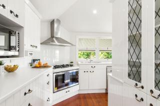 Pet Friendly Family Home In Brisbane - Relocations and Family Stays - Fast Internet - Parking - Netflix - 2