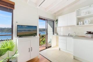 Waterfront Scotland Island Holiday Home - Family & Pet Friendly - 3 Bedrooms - Wifi - Netflix - Private Jetty - 5
