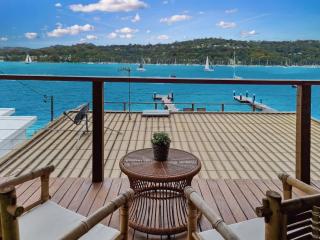 Waterfront Scotland Island Holiday Home - Family & Pet Friendly - 3 Bedrooms - Wifi - Netflix - Private Jetty - 4