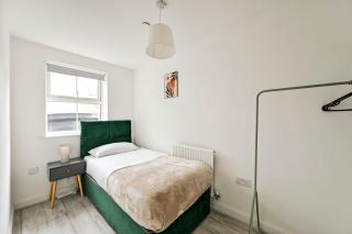 Luxury Dartford 5BR, 10 Beds, Groups, Free Parking, Snooker Table, Sleeps 14 - 3