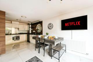 Luxury Dartford 5BR, 10 Beds, Groups, Free Parking, Snooker Table, Sleeps 14 - 6