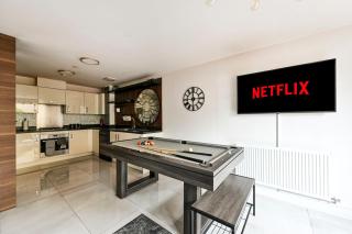 Luxury Dartford 5BR, 10 Beds, Groups, Free Parking, Snooker Table, Sleeps 14 - 0