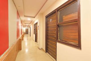Hotel O Sector 18 Noida Formerly Terrene Empire - 4