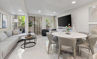 Bahia Mar Stylish Coastal Stay Steps to the Ocean - 9