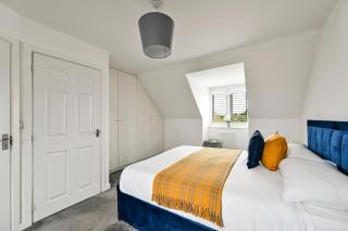 The Bridge - 4 BDR, 6 Beds, Sleeps 11l, Parking X 2 - 4