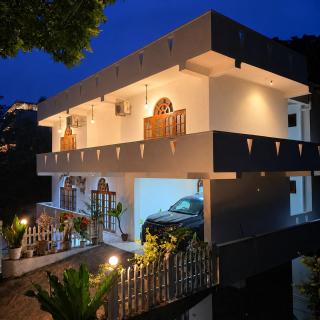 Hotel Pinthaliya by Nethmi - 0