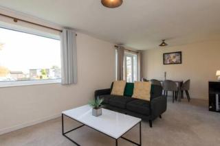Toast Stays - The Hallington - 7