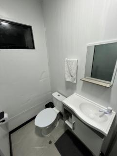 Flat Container com cama de casal e colchão solteiro no chão para até 3 pessoas à 3 km centro Brusque e 2 km hospital Azambuja - 1