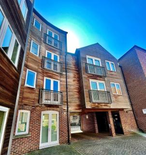 Toast Stays · Riverview Apartment - 0