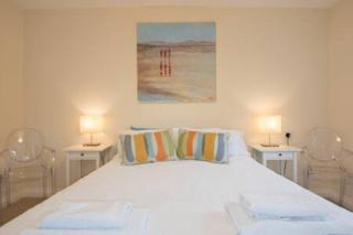 Toast Stays - The Crescent House - 9