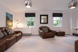 Toast Stays - The Crescent House - 8