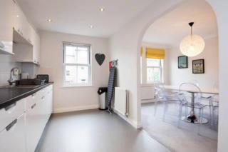 Toast Stays - The Crescent House - 2