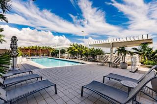 Hang Ten- Large Townhome lux amenities parking - 6