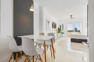 La Marinita - Marina Views Pool Parking Location - Miami Beach - 4