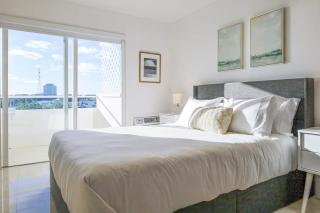 La Marinita - Marina Views Pool Parking Location - Miami Beach - 6