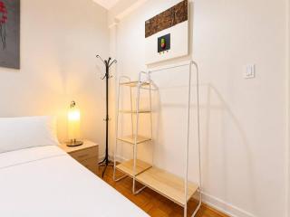 Dovercourt Suites Parking Available - 8