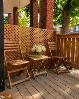 Dovercourt Suites Parking Available - 2