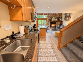 3-bed Family Friendly | Ski-In/Out| Pool & Hot Tub - 5