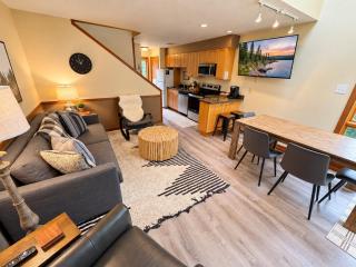 3-bed Family Friendly | Ski-In/Out| Pool & Hot Tub - 3