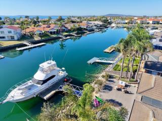 Smada Stay - 4BR, Waterfront, Perfect Entertainer - 7