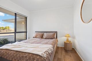 Smada Stay - 4BR, Waterfront, Perfect Entertainer - 1