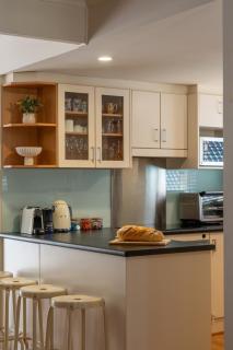 Highfield Stay - 2BR Home Near CBD & Burnside - 2