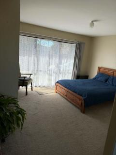 Private access with shower & toilet - 4
