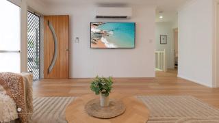 Agnes Break - 3 Bed, 2 Bath, Sauna, Walk to Beach - 1