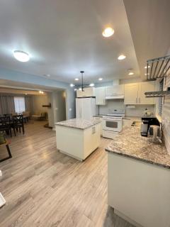 North BX Cozy 2 Bedroom Unit B - 6