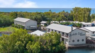 Lucinda Cove Resort - 9