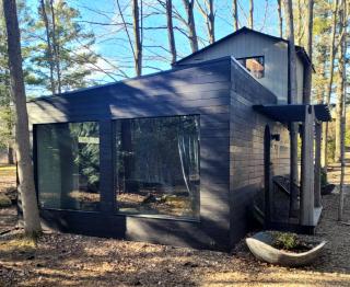 Black Pine Tree House - 0