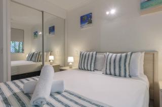 Deluxe ground floor 1 Bedroom at Coral Apartments - 9