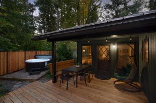 2 Homes in 1 2 Hot Tubs, Creekside Deck, Upscale - Rhododendron - 7