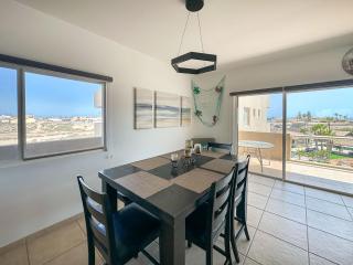 Relaxing Getaway 2BR Condo E402 - 3